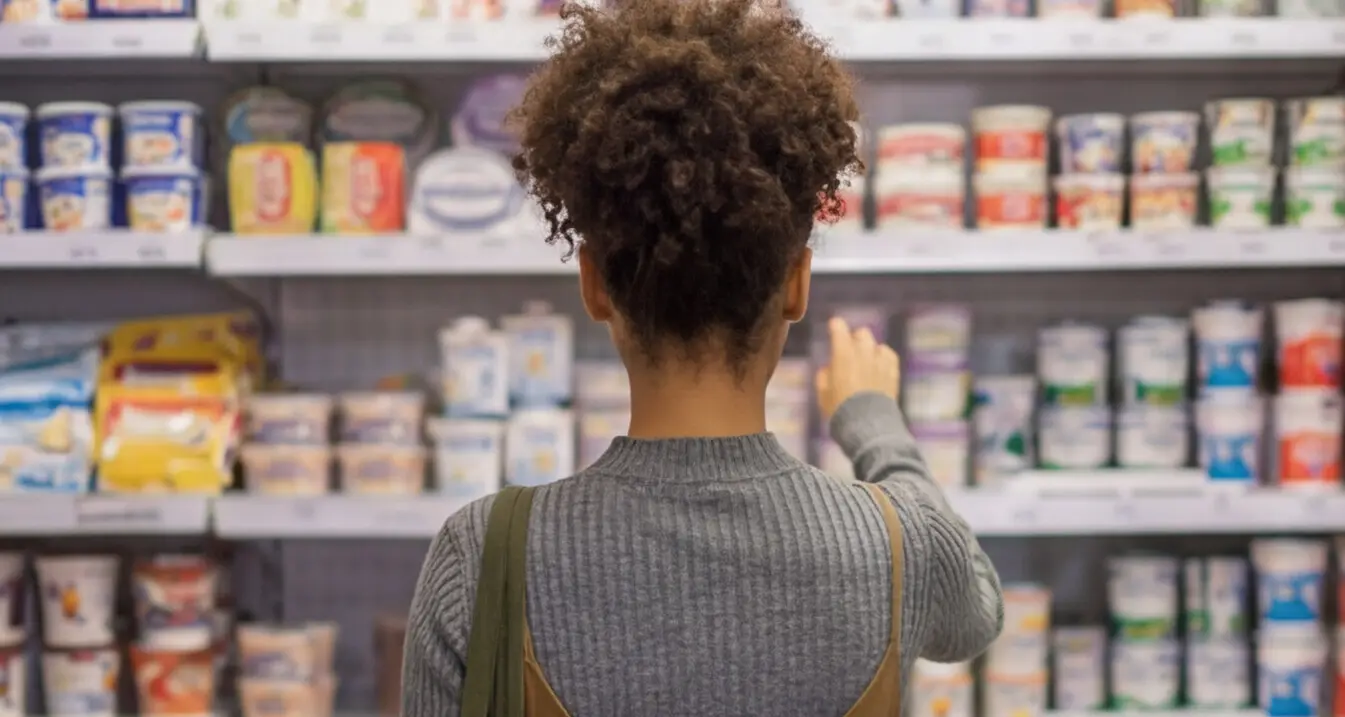 Merchandiser at shelf